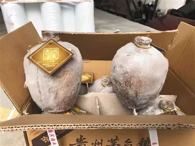茅臺鎮洞藏酒：記者暗訪，網絡上網紅售賣“茅臺鎮洞藏酒”是爛酒！酒體只要1塊錢！