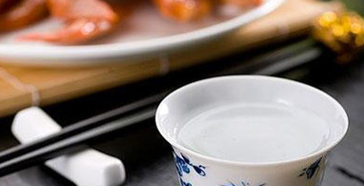 兩種不同的白酒兌在一起能喝嗎？兌水呢？