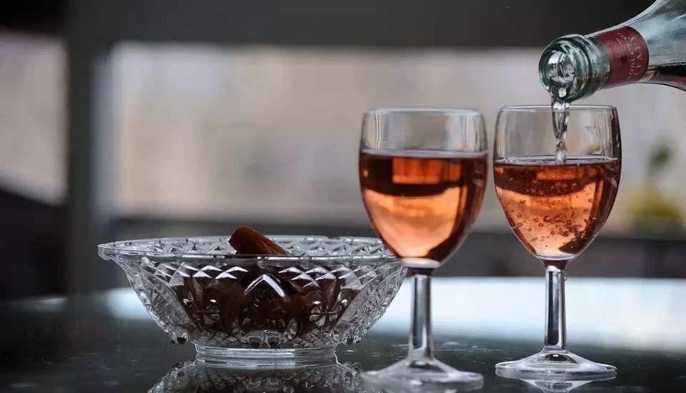 紅酒變酸還能喝嗎？變酸又變質的紅酒不能喝