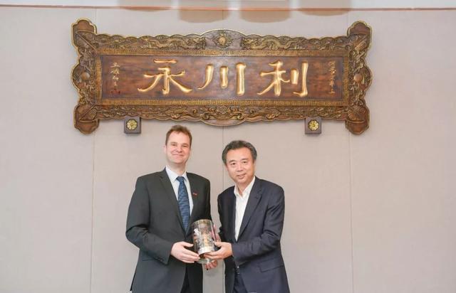 百威亞太執行董事兼首席執行官楊克一行到五糧液集團參觀