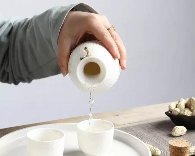 白酒中苦味產生的原因是什么？怎樣處理白酒中的苦味？