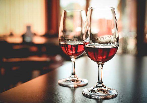紅酒為什么要搖杯？什么紅酒不需要搖杯？