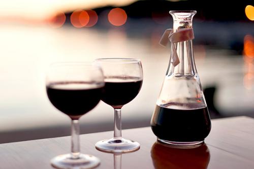 喝紅酒需要哪些器具？喝紅酒應該如何倒紅酒？