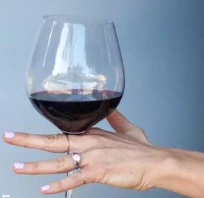 紅酒喝多少最好？男女適宜飲用的紅酒量分別是多少？