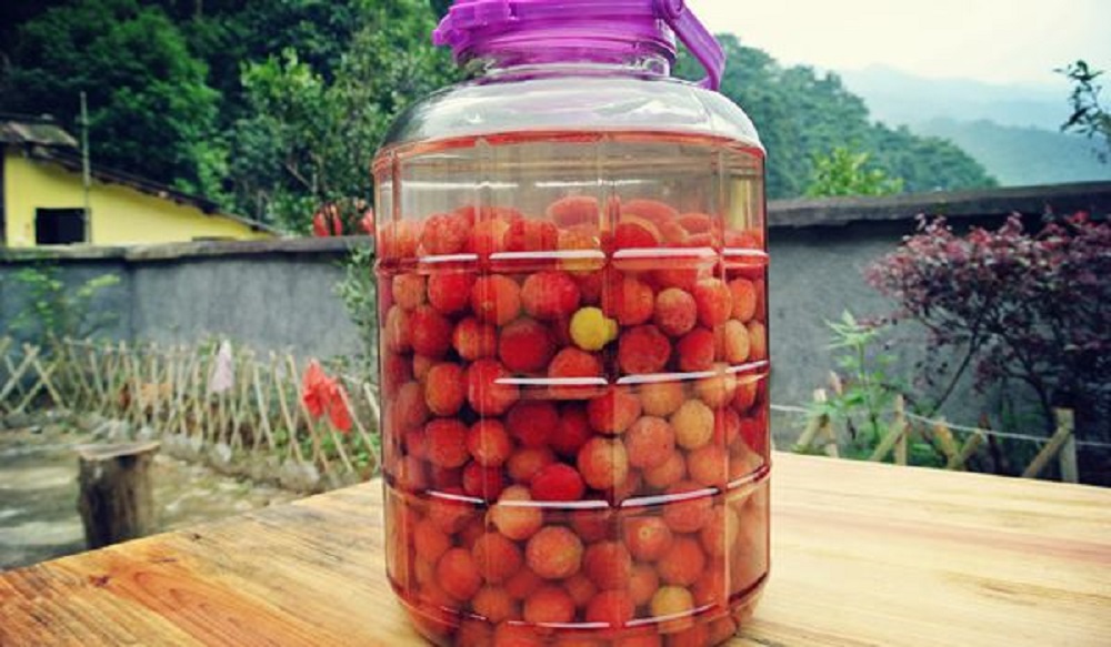 楊梅酒什么季節(jié)喝最好？夏天喝楊梅酒有什么好處？