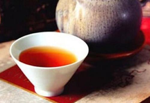 痛風(fēng)患者可以喝酒嗎？痛風(fēng)患者不能喝黃酒。