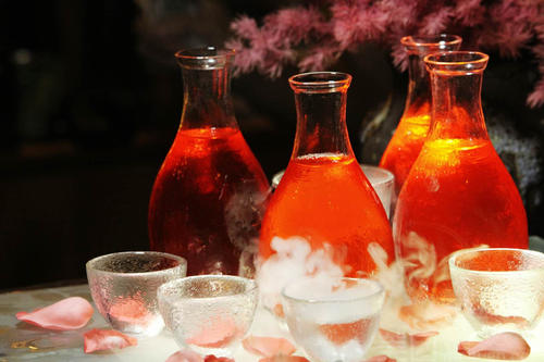 泡玫瑰酒適合用什么酒？花酒的釀造方法是什么？
