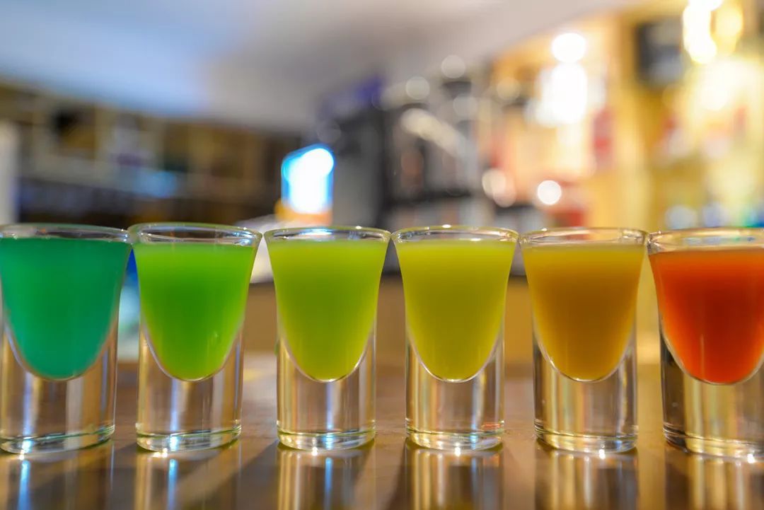 初學者調雞尾酒用什么酒？初學者怎樣調制雞尾酒？