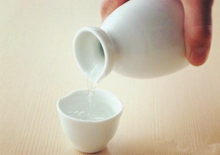 濃香型白酒的香味是什么樣的？濃香型白酒有什么特色？