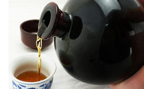 黃酒變酸以后可以當做醋嗎？黃酒變酸以后不能繼續使用。