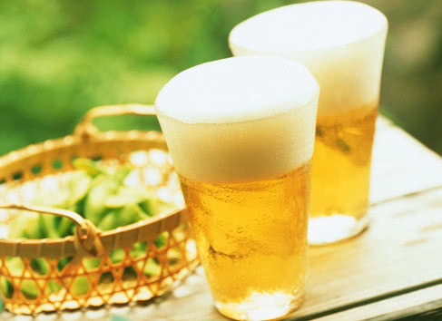 啤酒過期一年喝了怎么辦？啤酒多久過期？