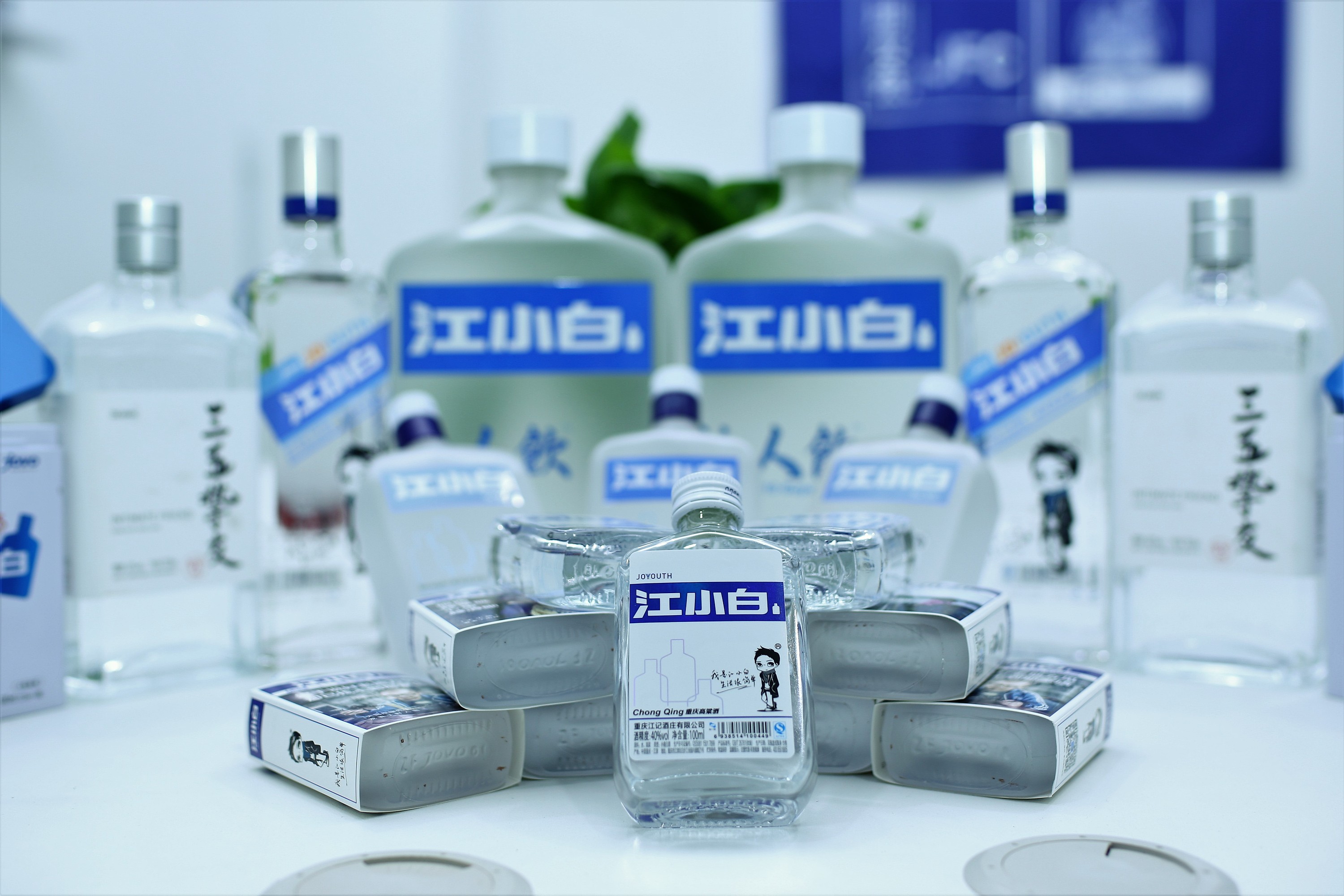 江小白酒保質期多久，江小白和歪嘴哪個好喝