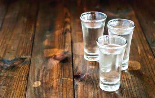 白酒中添加頭痛粉會(huì)影響口感嗎？白酒中添加頭痛粉有什么危害？