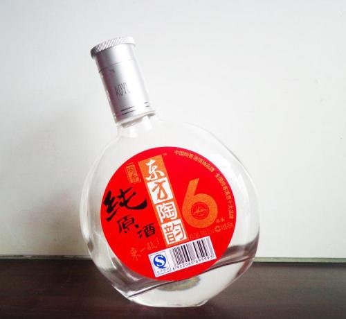 濃香型白酒的釀酒原料是什么？濃香型白酒的制作工藝有什么特點(diǎn)？