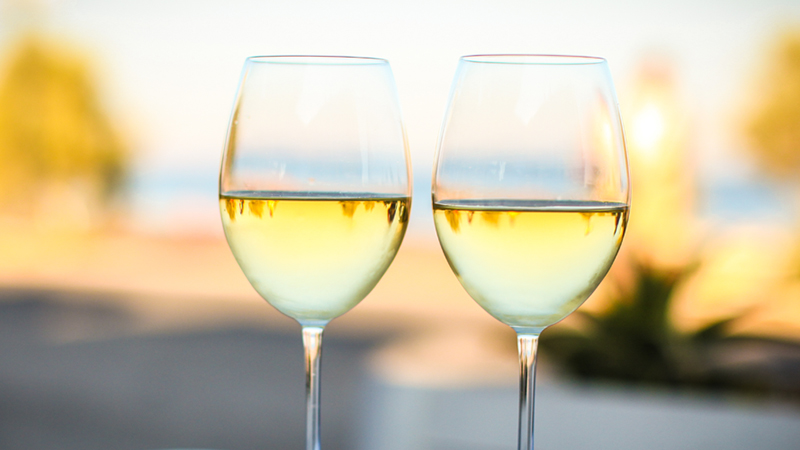 女人可以喝白葡萄酒嗎？白葡萄酒女人喝好嗎？