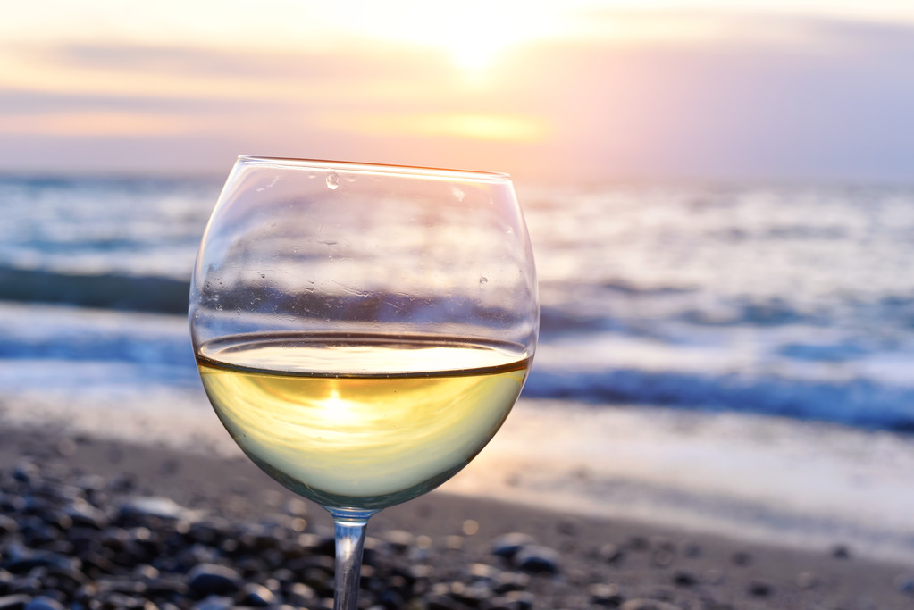 白葡萄酒配什么食物最搭配？最適合白葡萄酒搭配的菜肴