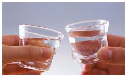 可以用塑料杯喝白酒嗎？哪些杯子不能用來喝酒？