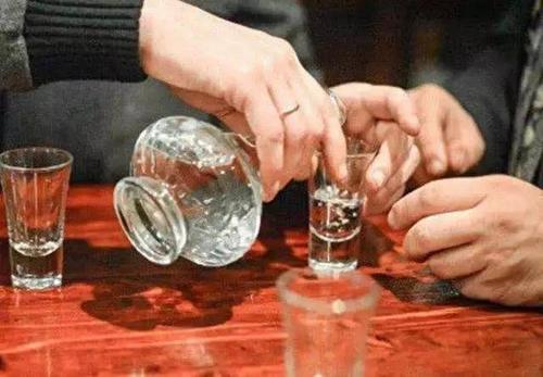秋天喝白酒有什么好處？最適合喝白酒的季節是什么時候？