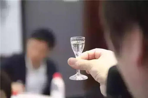 坐地鐵可以帶白酒嗎？坐地鐵可以帶多少白酒？