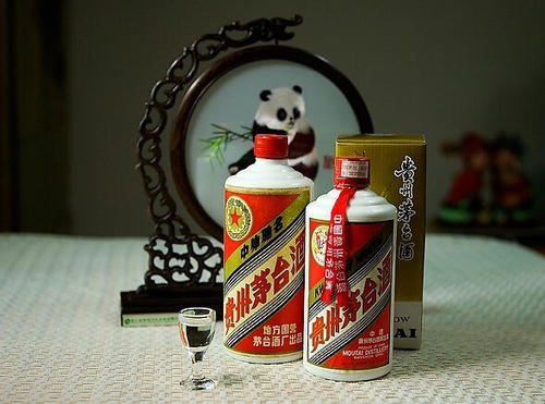 茅臺老酒是多少年的酒？茅臺老酒是5年以上的酒。