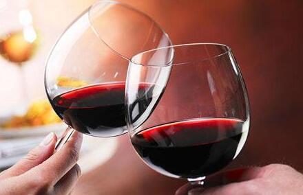 干紅葡萄酒應該怎么喝？干紅葡萄酒搭配什么好？