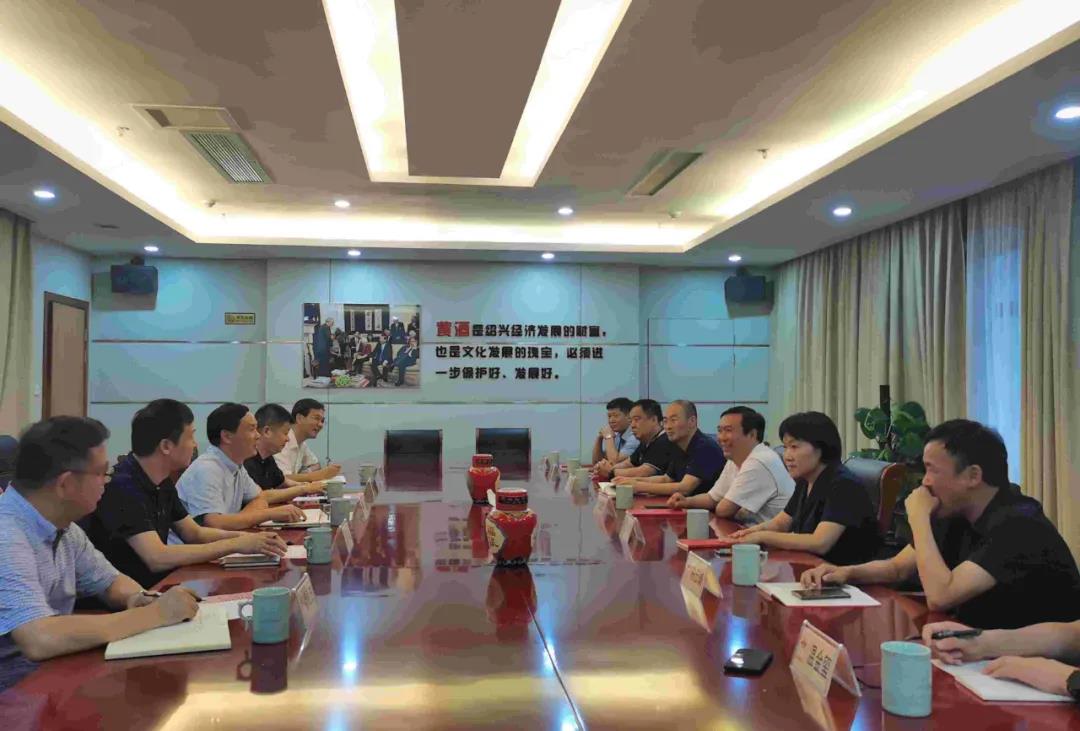 河南南陽鎮平縣黨政代表團一行參觀考察黃酒集團