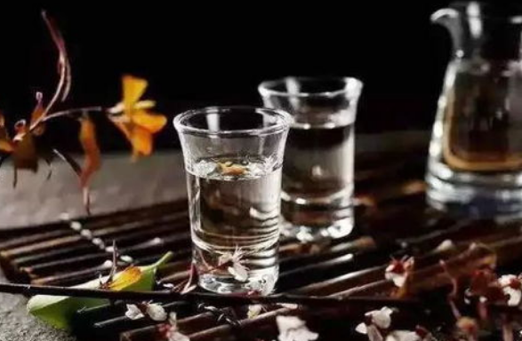 如何識別酒精白酒技巧支招