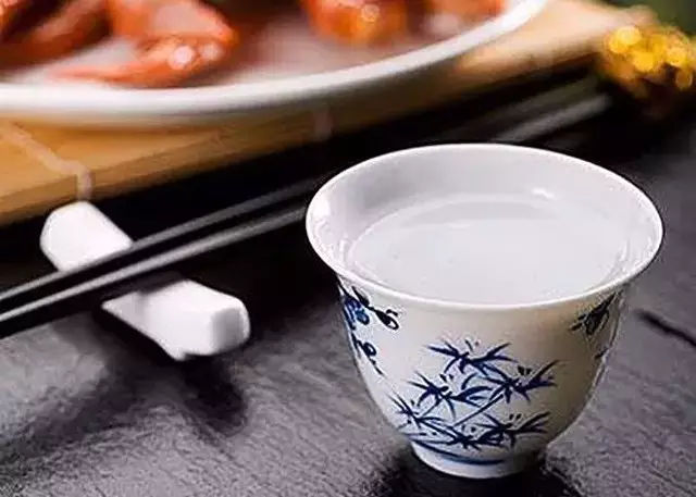 優質白酒和劣質白酒你會鑒別嗎？怎么鑒別？