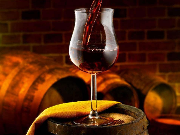 紅酒和葡萄酒有區別嗎？紅酒的定義是什么