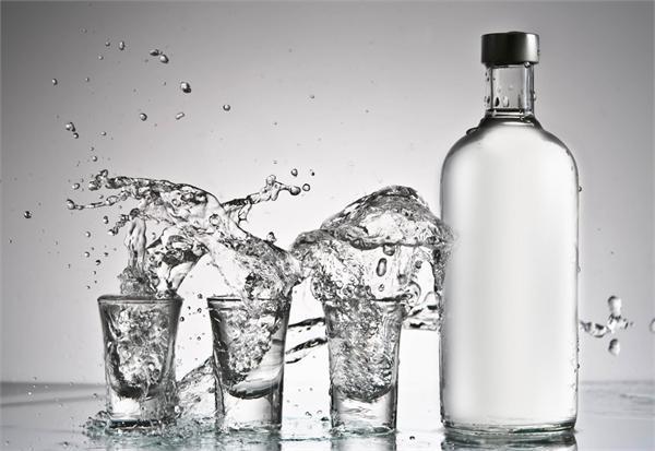 簡(jiǎn)述白酒啤酒一起喝怎么樣？有什么危害？
