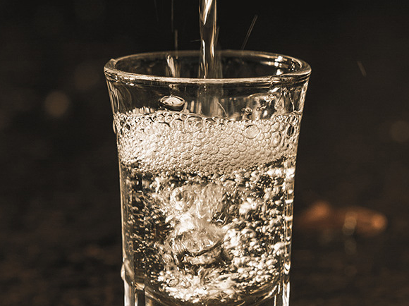 經期的女性能不能喝白酒？有哪些危害？