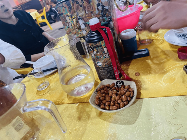 白酒發酸還能喝嗎(白酒有點酸還能喝嗎)
