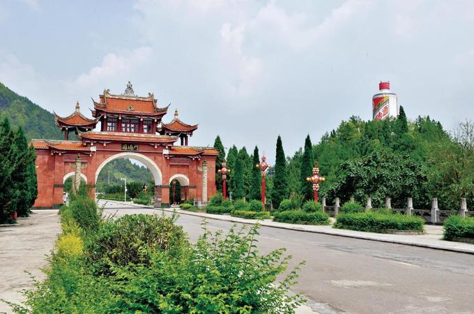 茅臺鎮中黔酒廠在哪里(茅臺鎮中黔酒業)