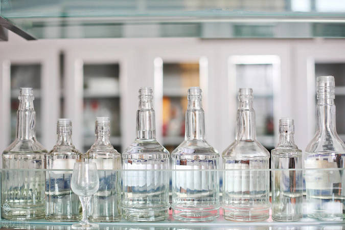 國內航班白酒能帶多少錢(國內航班可以帶多少白酒)