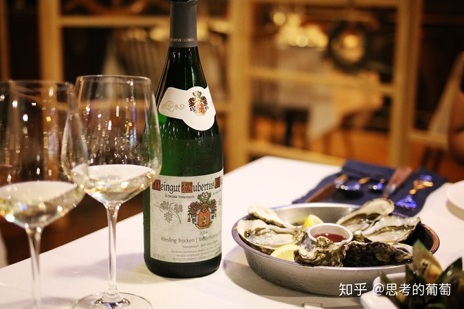吃海鮮配什么酒好(吃海鮮配什么酒好?)