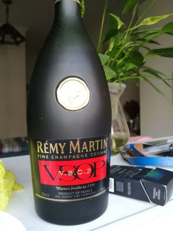 辨別洋酒的真偽(分辨洋酒真假)