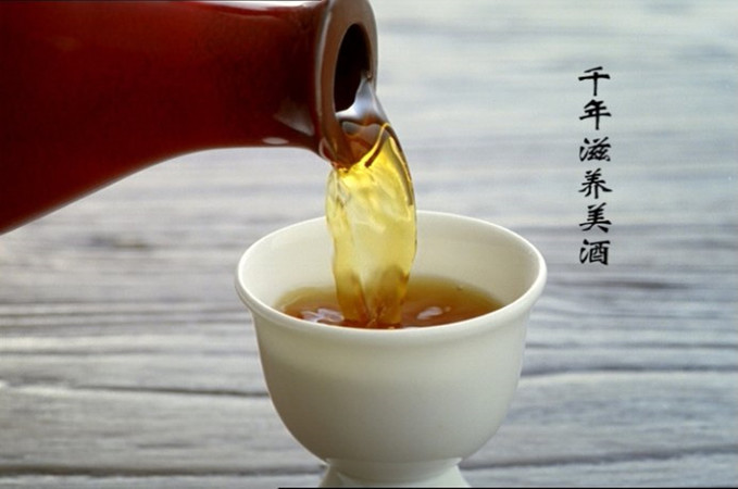 做黃酒發酸怎么回事(黃酒發酸了是什么原因)
