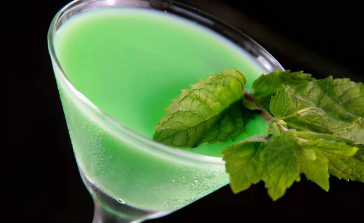 綠色雞尾酒用什么調(綠色雞尾酒怎么調)