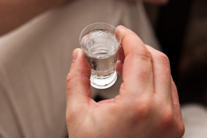 低度中度高度白酒的劃分依據(低度中度高度酒的劃分界限為)