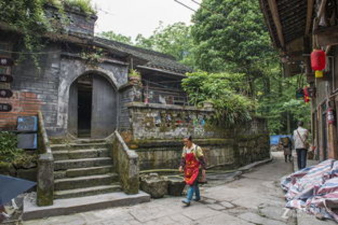 洪雅縣高廟鎮坑陶多少錢(洪雅縣高廟鎮坑陶酒怎么樣)